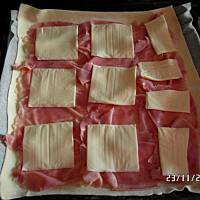 Ciasto francuskie z szynka i serem topionym