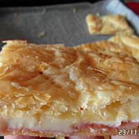 Ciasto francuskie z szynka i serem topionym