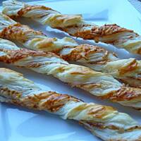 Paluchy serowe z ciasta francuskiego