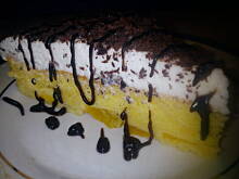 Fot. Ann93, Szybkie ciasto z brzoskwiniami i bitą śmietaną