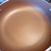 Soczysta pierś drobiowa z ziołami w papirusie