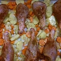 Kurczak z warzywami z pieca z dipem chilli