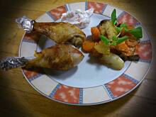 Fot. Konradek, Kurczak z warzywami z pieca z dipem chilli