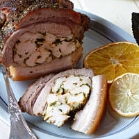 Świąteczny boczek pieczony z  nadzieniem drobiowym