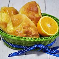 Drożdżówki z twarożkiem i pomarańczową glazurą