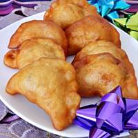 Drożdżowe pierożki z serem i pieczarkami