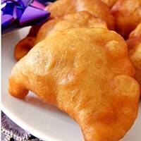 Drożdżowe pierożki z serem i pieczarkami