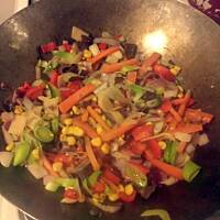 Kurczak z warzywami w sosie