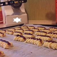 Kruche ciasteczka z maszynki lub ręcznie wykrawane