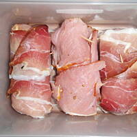 Rolady z serem pleśniowym i suszonymi pomidorami