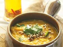 Fot. aczp, Krem z warzyw z rosołu z kolendrą i oliwą czosnkową z chili