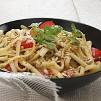 Makaron z pomidorami i pesto z kolendry