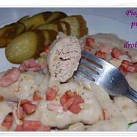 Piegowate pierogi z mięsem drobiowym