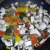 Super potrawka z papryką, pieczarkami i cebulą