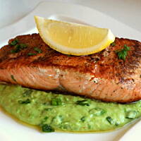 Smażony łosoś z puree ziemniaczano - groszkowym