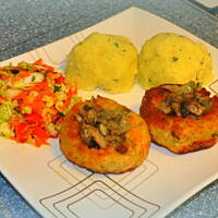 Gniazdka drobiowe wypełniane pieczarkami