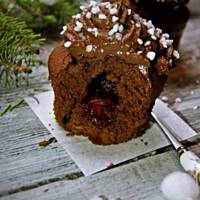 Kakaowe muffiny z czekoladowym kremem i wiśniami