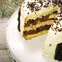 Torcik z masą czekoladową i wiśniami