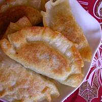 Pierogi z kapustą, grzybami i suszoną śliwką