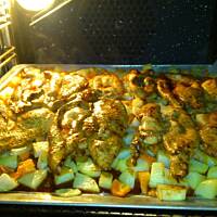 Kurczak pieczony z sosem pieczarkowym