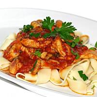 Pappardelle z sosem pomidorowym