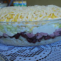 sałatka przekładana z selerem i ananasem