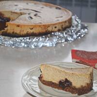 Cynamonowy sernik z powidłami śliwkowymi