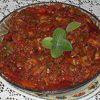 śledzie z pieczarkami, papryką i korniszonami