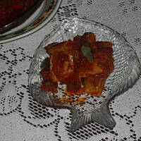 śledzie z pieczarkami, papryką i korniszonami