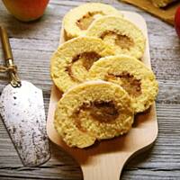 Rolada biszkoptowa z jabłkami