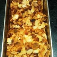 sernik mistrz z jabłkami i płatkami migdałowymi