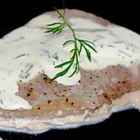 Tuńczyk Pieczony w Sosie