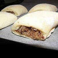 Paszteciki z kapustą i grzybami.