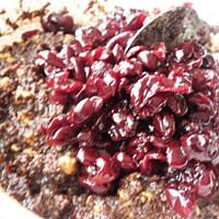 Makowiec z wiśniami.