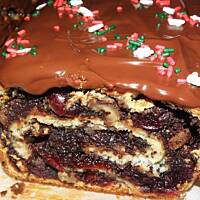 Makowiec z wiśniami.