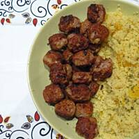 Klopsiki z indyka po marokańsku z cytrusowym kus-kusem.