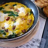 Fritatta z chorizo i szpinakiem