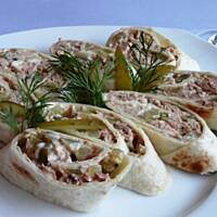 Przekąska z tortilli z tuńczykiem