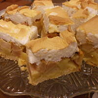 kruche ciasto z jabłkami i beza