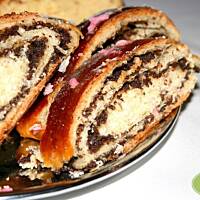 Strucla lub warkocz drożdżowy z makiem