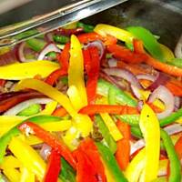 Pstrąg łososiowy na paprykowej podusi