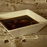 Wigilijny, grzybowy barszcz z uszkami