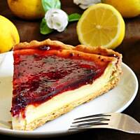 Sernik cytrynowy z czarną porzeczką