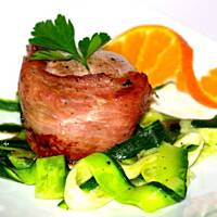 Polędwiczka otulona szynką szwarcwaldzką