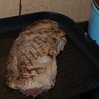 Schab z dzika z jarzynami i rumem