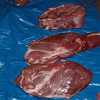 Schab z dzika z jarzynami i rumem