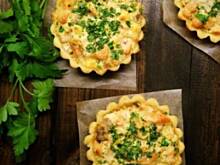 Fot. APM, Tartaletki z łososiem i sosem serowym