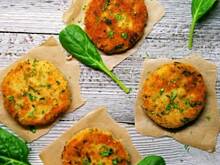 Fot. APM, Placuszki ziemniaczano rybne ze szpinakiem