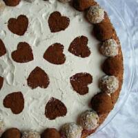 Tort czekoladowy z rumowymi trufelkami