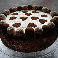 Tort czekoladowy z rumowymi trufelkami